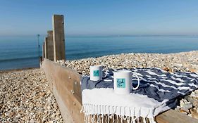 Spacious Home For 8 In Witterings - Walk To Beach