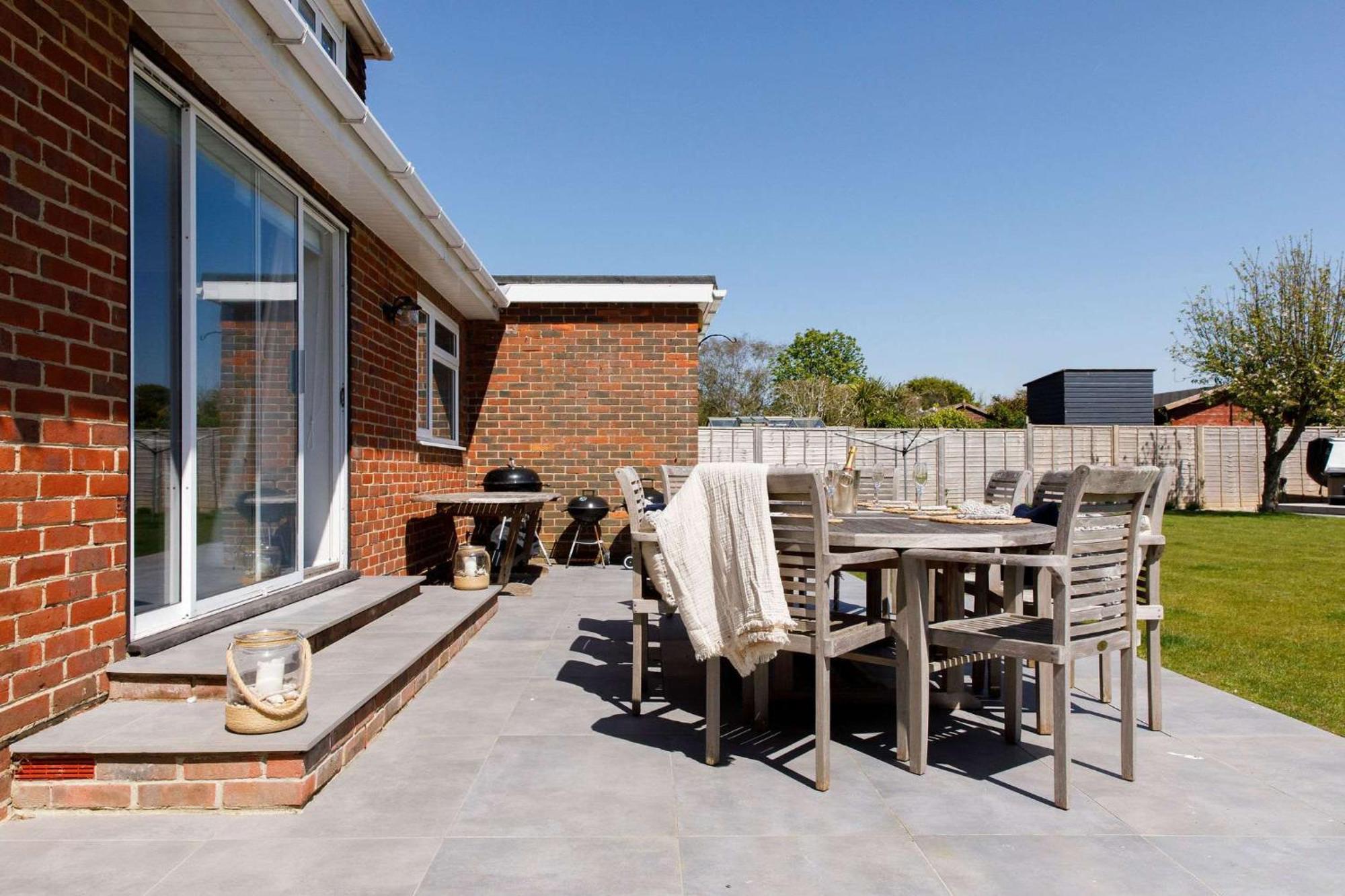 Spacious Home For 8 In Witterings - Walk To Beach East Wittering Exterior photo