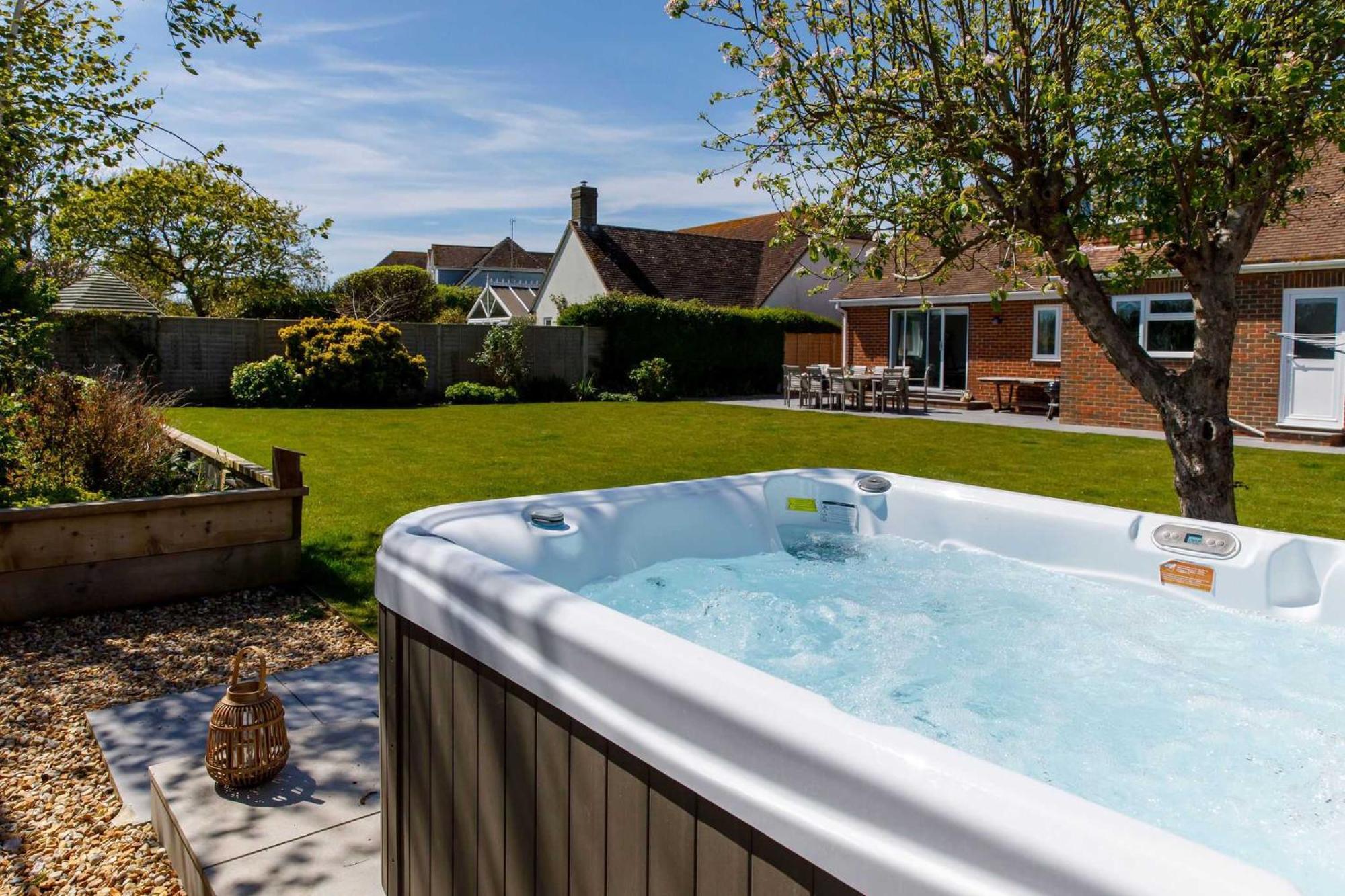 Spacious Home For 8 In Witterings - Walk To Beach East Wittering Exterior photo